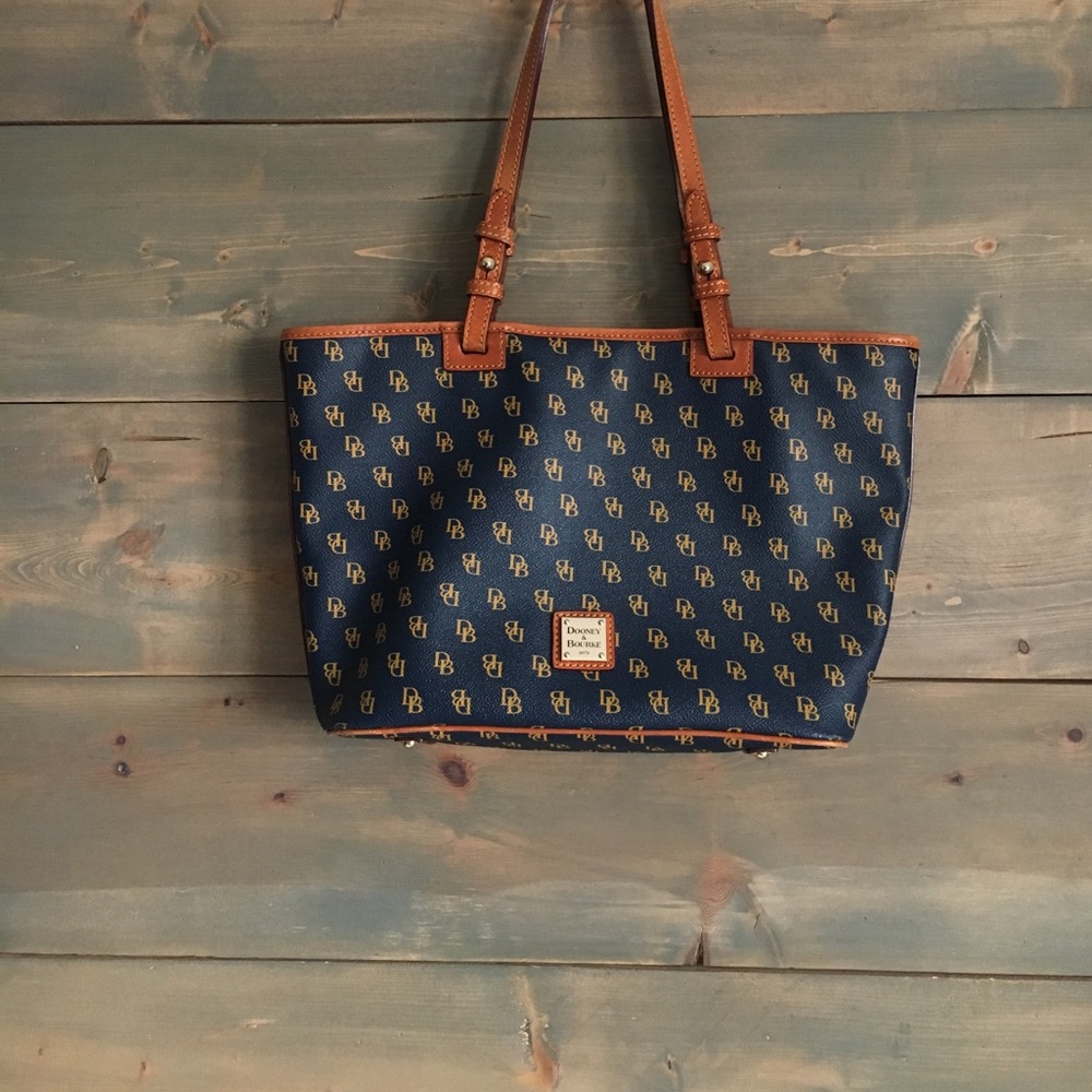 Dooney & Bourke Small Leisure Shopper